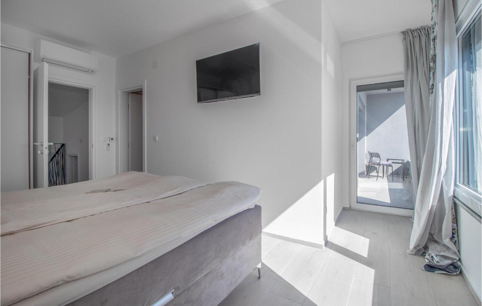 Pet Friendly Home In Smrika With Kitchen 외부 사진